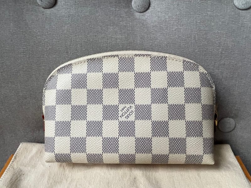 Louis Vuitton Cosmetic Pouch Monogram Vernis Leather Cherry - Image 2