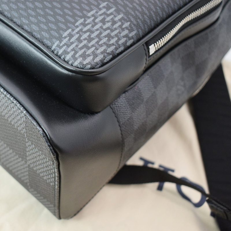 LOUIS VUITTON Campus Damier Infini Leather Bumbag Navy Blue - Image 7