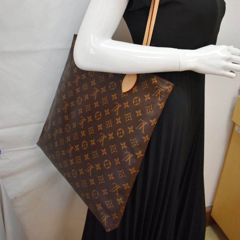 Louis Vuitton Carryall - Image 2