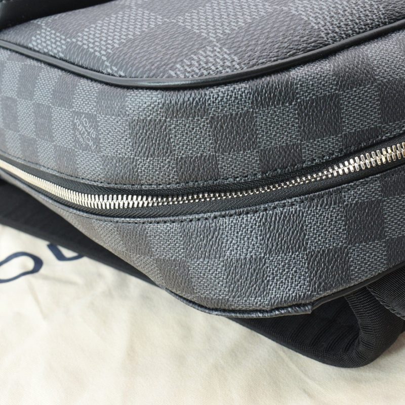 LOUIS VUITTON Campus Damier Infini Leather Bumbag Navy Blue - Image 4