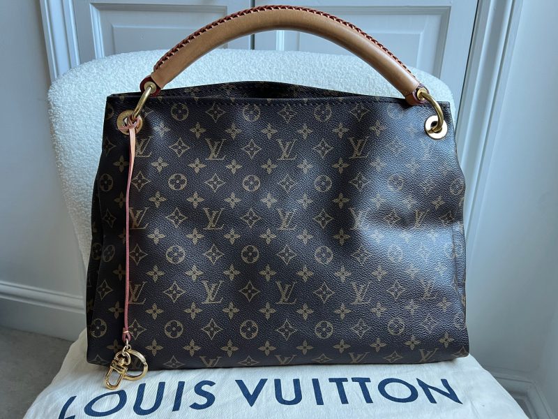 LOUIS VUITTON Artsy MM Empreinte Leather Hobo Bag Dune - Image 9