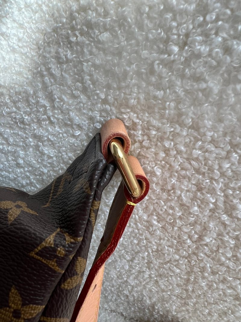 Louis Vuitton Bumbag in Monogram Canvas - Image 14