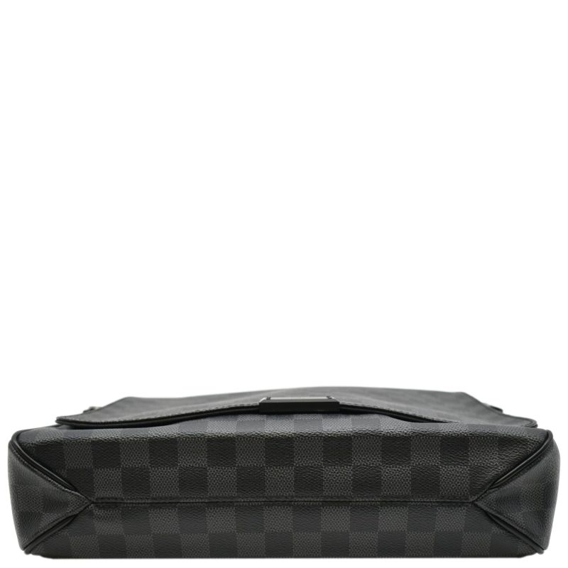 LOUIS VUITTON District MM Damier Graphite Messenger Bag Black - Image 8