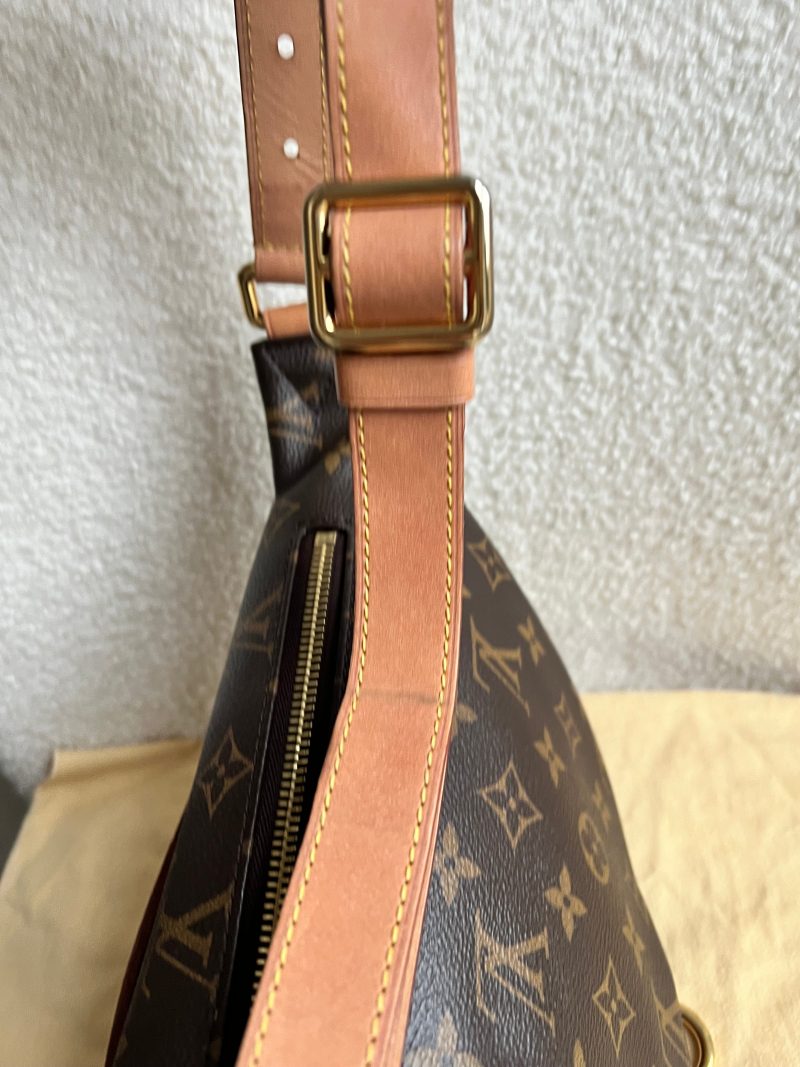 LOUIS VUITTON Bumbag Khaki/White/Beige M44611 Monogram Monogram Giant - Image 16