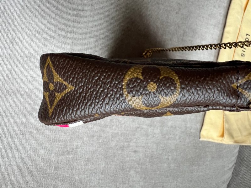 Louis Vuitton Christmas Edition Vivienne Animated Mini Pochette Accessoires in Monogram - Image 5