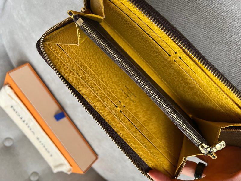 Louis Vuitton Clemence Wallet in Monogram - Image 19