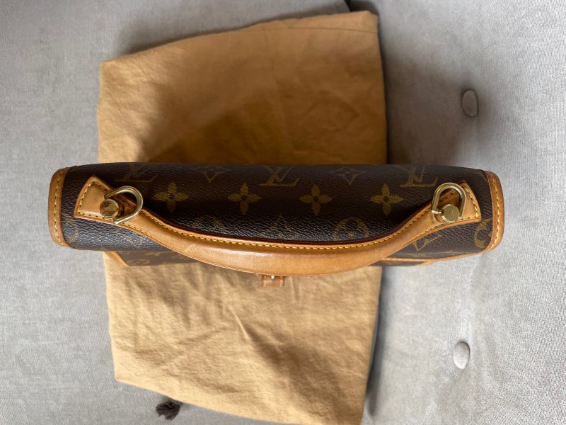 Louis Vuitton Belaia - Image 12