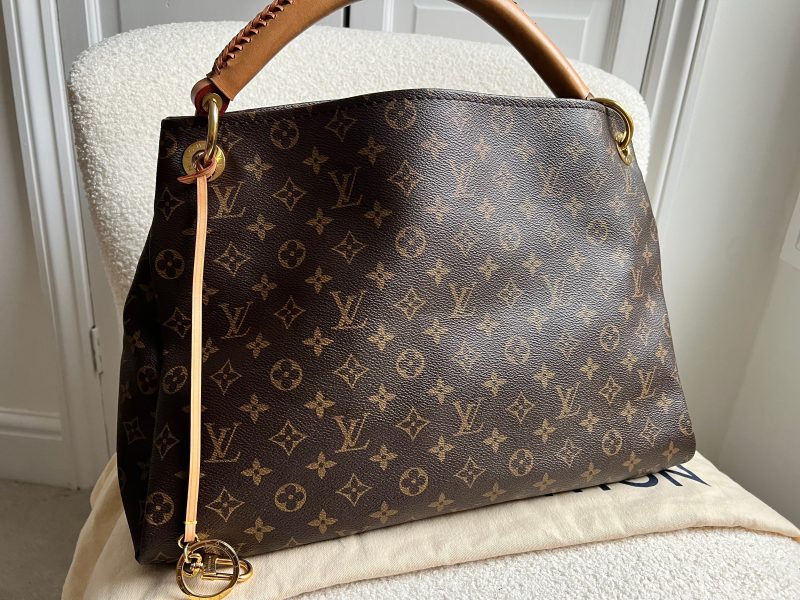 LOUIS VUITTON Artsy MM Empreinte Leather Hobo Bag Dune - Image 5