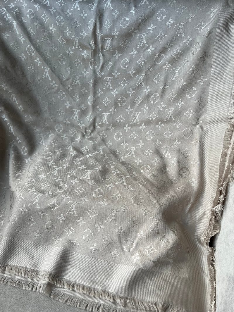 Louis Vuitton Cream Monogram Shine Shawl - Image 7