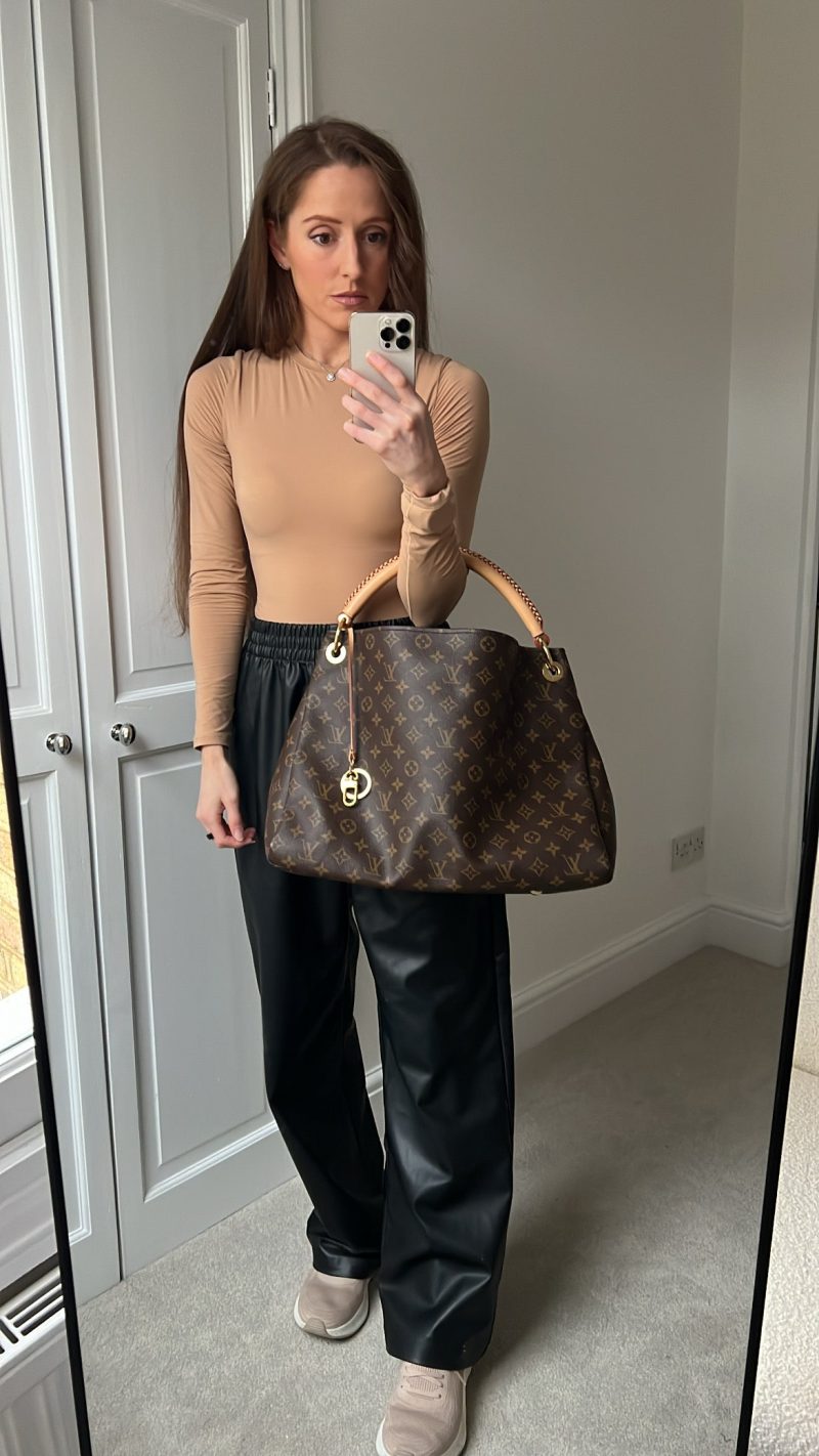 Louis Vuitton Artsy MM Monogram - Image 3