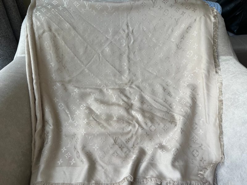 Louis Vuitton Cream Monogram Shine Shawl - Image 5