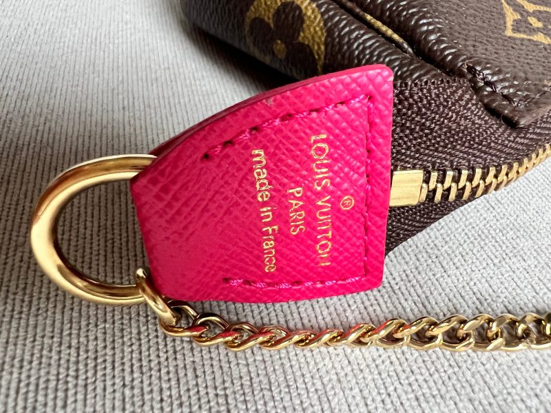 Louis Vuitton Christmas Edition Vivienne Animated Mini Pochette Accessoires in Monogram - Image 4