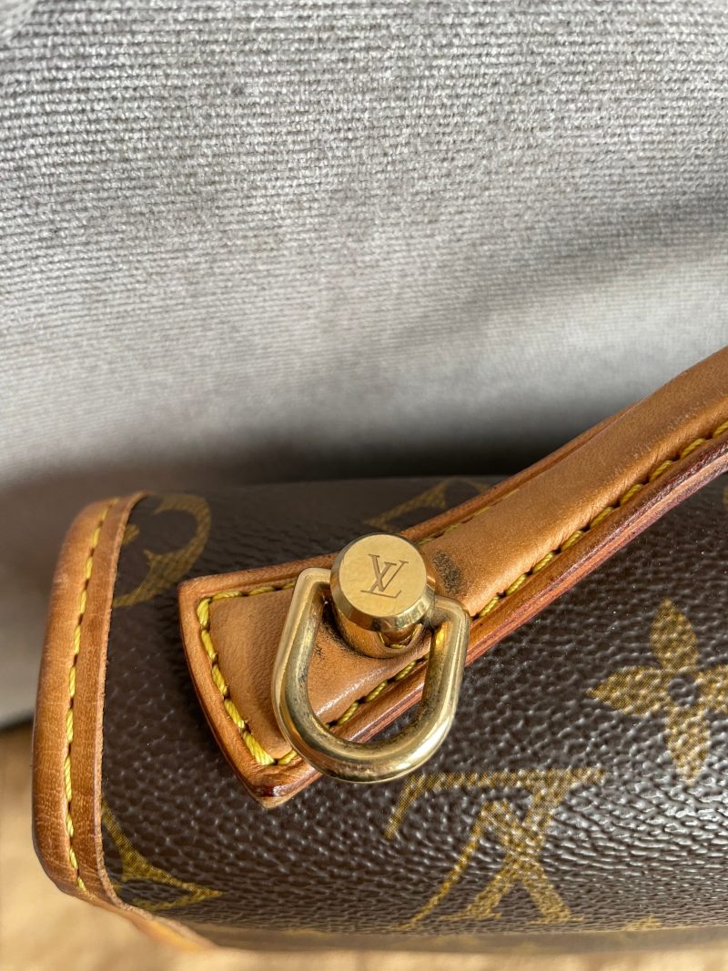 Louis Vuitton Belaia - Image 21