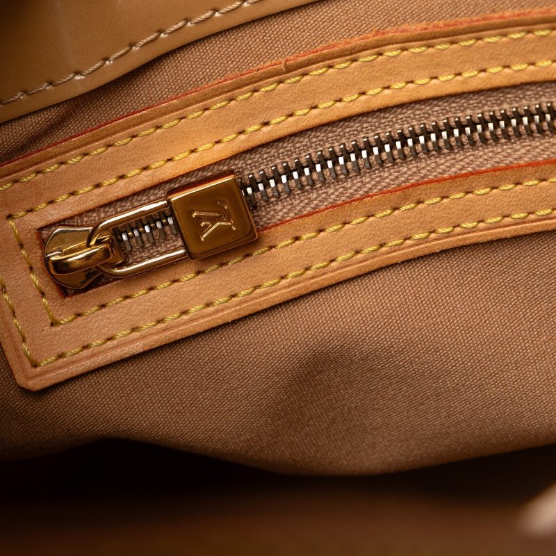 Brown Louis Vuitton Monogram Vernis Reade PM Handbag - Image 8
