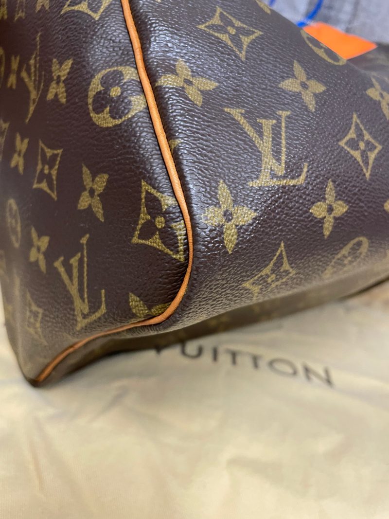 Handbag Luxury Designer Louis Vuitton, Size Large - Image 3