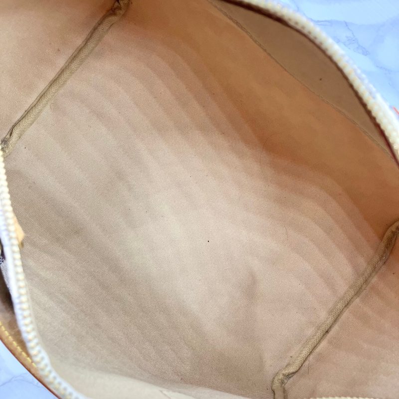 Louis Vuitton Avenue Sling Bag - Image 17