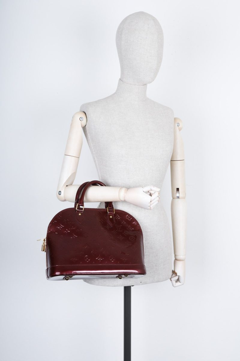 Louis Vuitton Alma Bag Rose Pink Small Handbag with Shoulder Strap - Image 2