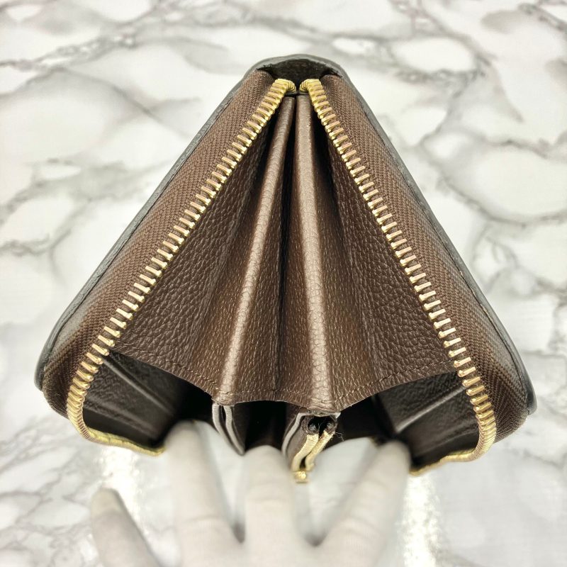 Louis Vuitton AndreiLeather Shoulder Bag () - Image 25