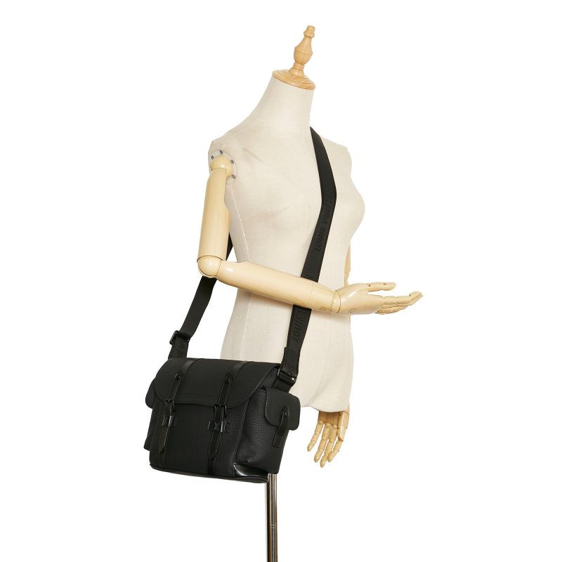 Louis Vuitton Christopher Messenger Bag Black Taurillon - Image 7