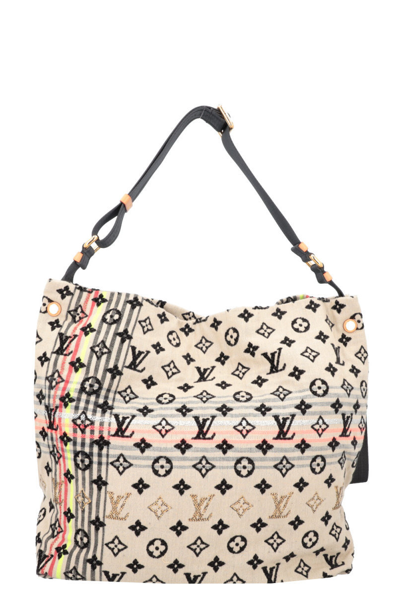 Louis Vuitton Carmel Mahina Leather Black Bag - Image 4