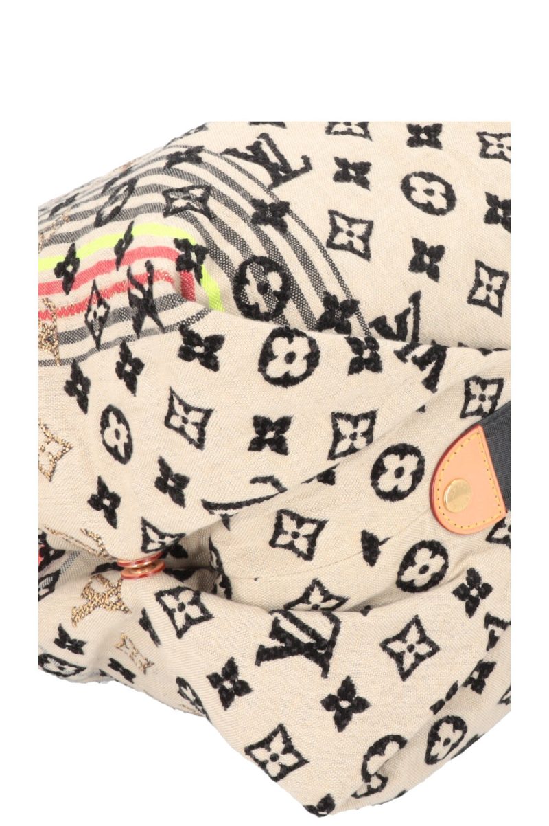 Louis Vuitton Carmel Mahina Leather Black Bag - Image 8