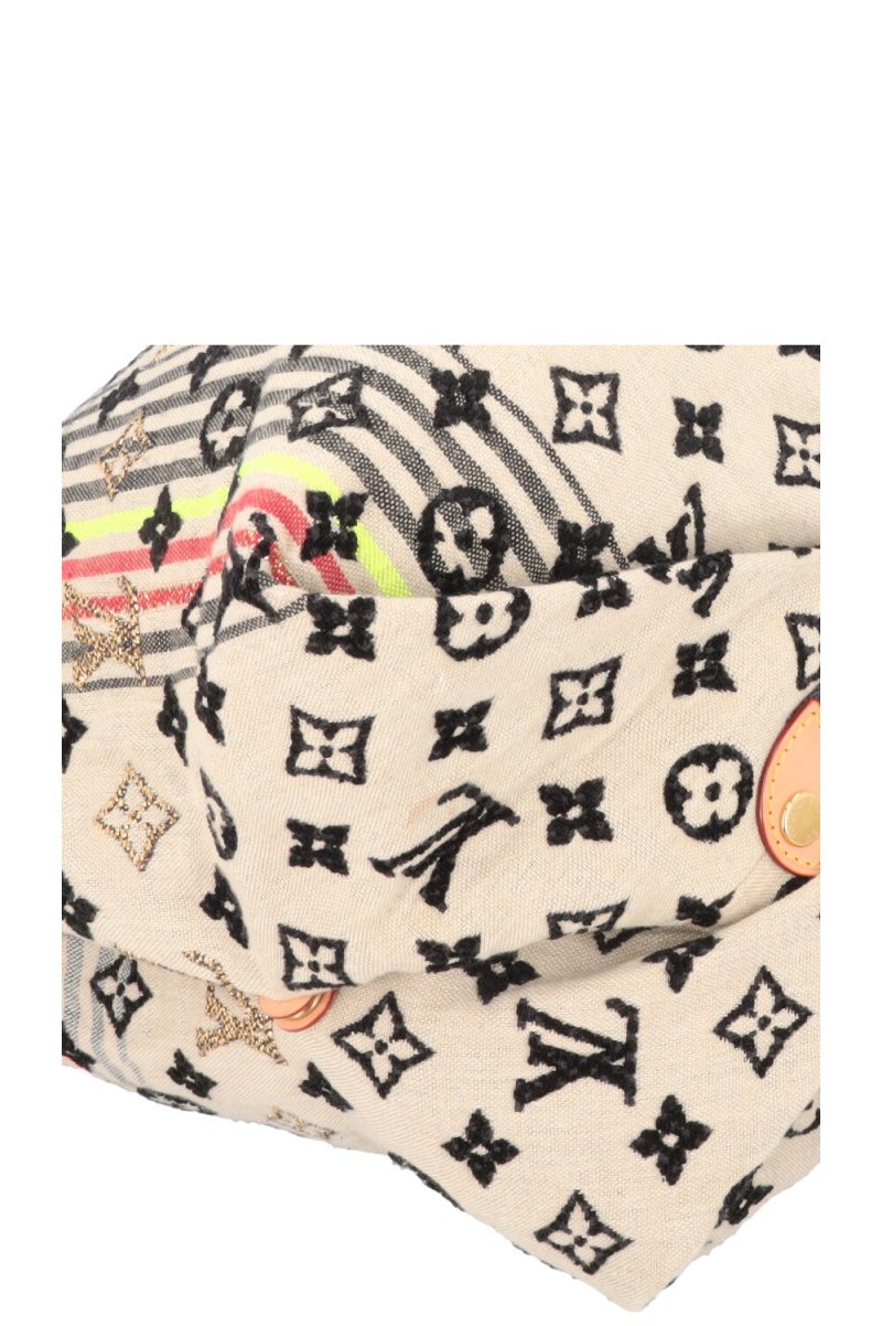 Louis Vuitton Carmel Mahina Leather Black Bag - Image 9