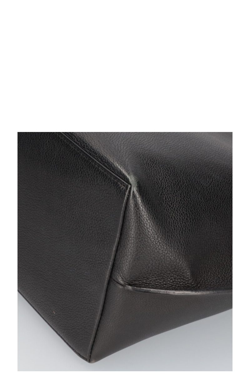 LOUIS VUITTON Lockme Go Tote Bag Leather Black - Image 9