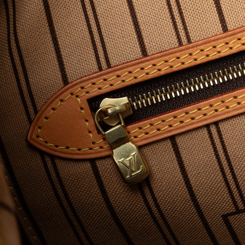 Brown Louis Vuitton Monogram Giant Jungle Zippy Wallet - Image 9