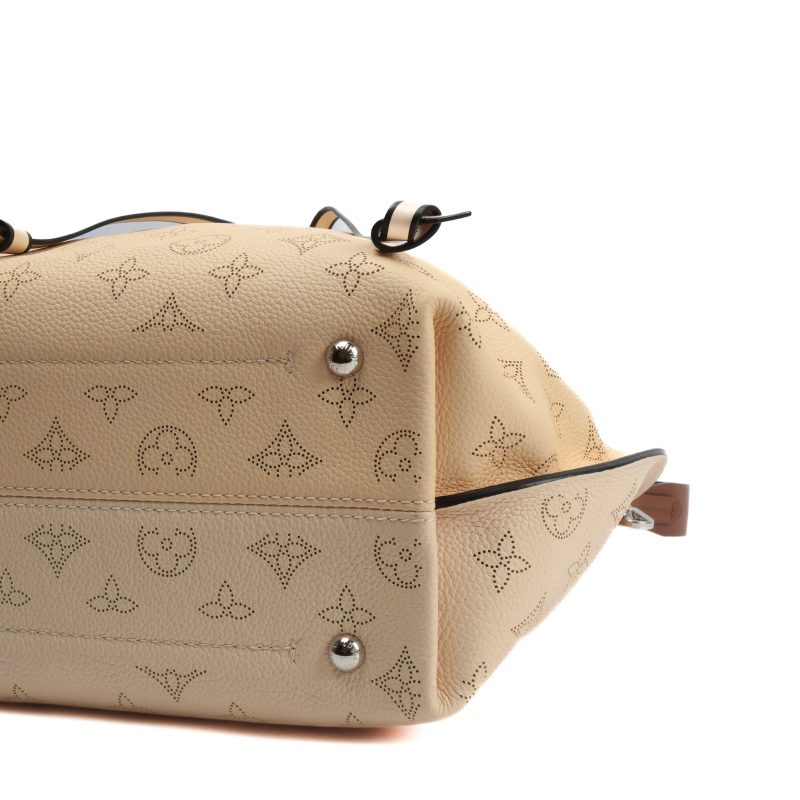 LOUIS VUITTON Girolata Beige Mahina w/Pouch - Image 10