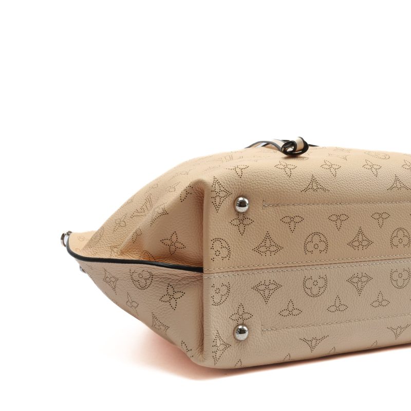 LOUIS VUITTON Girolata Beige Mahina w/Pouch - Image 9