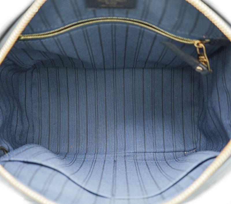 Louis Vuitton Bleu Marine Monogram Shawl - Image 8