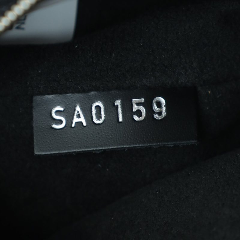 Louis Vuitton Black Cluny MM Bag - Image 12