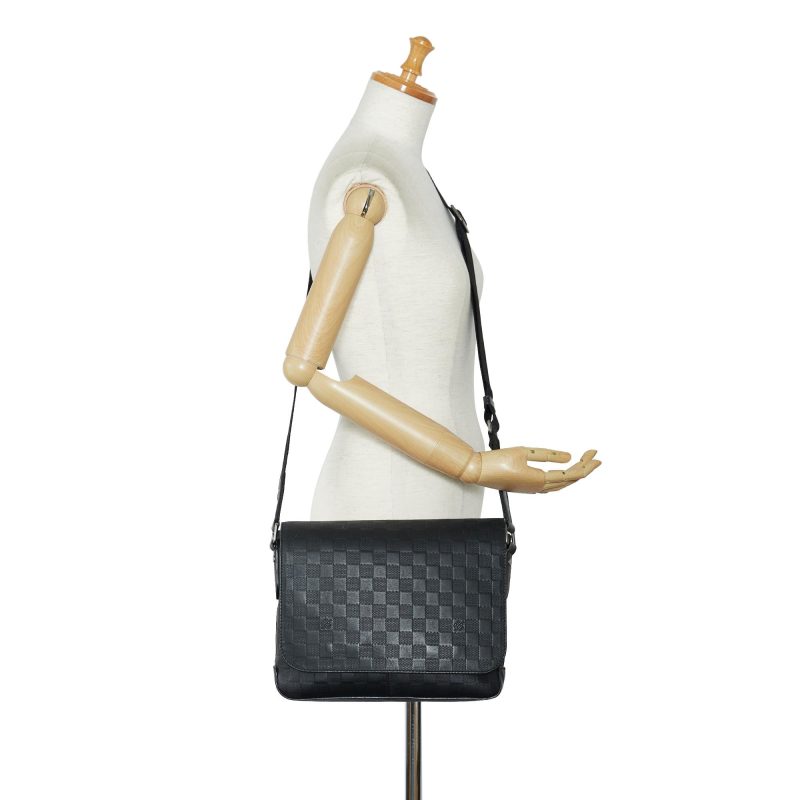 Louis Vuitton Damier Infini District PM (SHG-T3JqDP) - Image 4