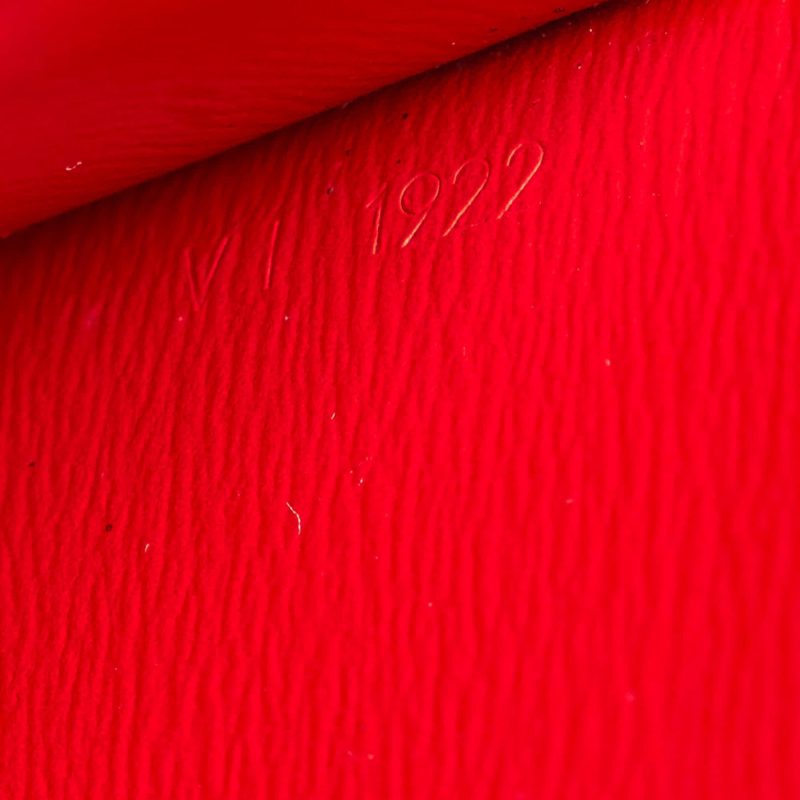 Louis Vuitton Epi Capucines (SHG-30252) - Image 8