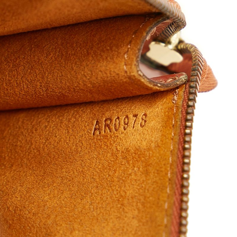 Louis Vuitton Epi Pochette Accessoires (SHG-26277) - Image 7