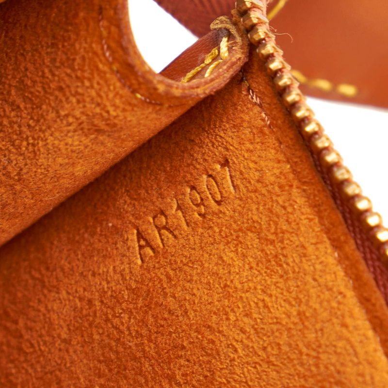 Louis Vuitton Epi Pochette Accessoires (SHG-30283) - Image 7
