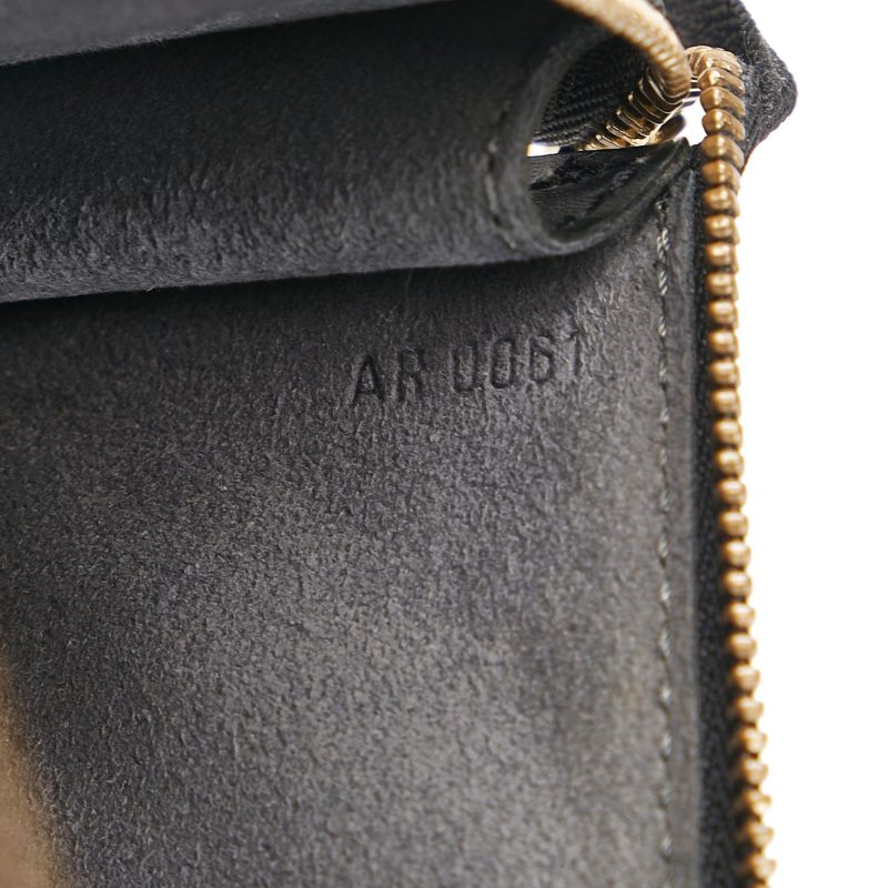 Louis Vuitton Epi Pochette Accessoires (SHG-35327) - Image 7