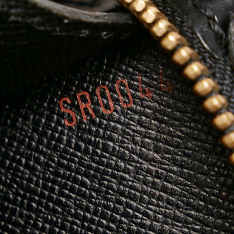 Louis Vuitton Epi Pochette Homme (SHG-32621) - Image 7