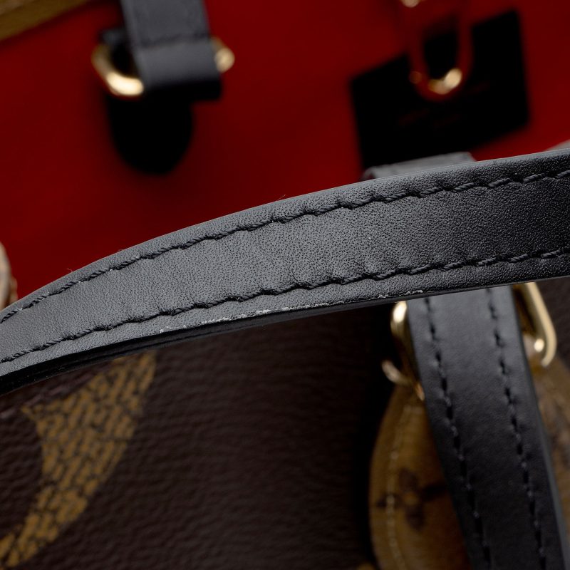 Louis Vuitton Giant Monogram Canvas Onthego MM Tote (SHF-qOGGJv) - Image 9