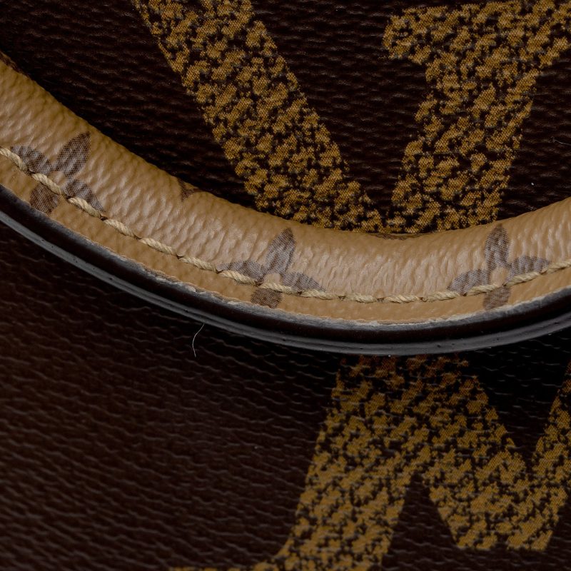 Louis Vuitton Giant Monogram Canvas Onthego MM Tote (SHF-qOGGJv) - Image 10