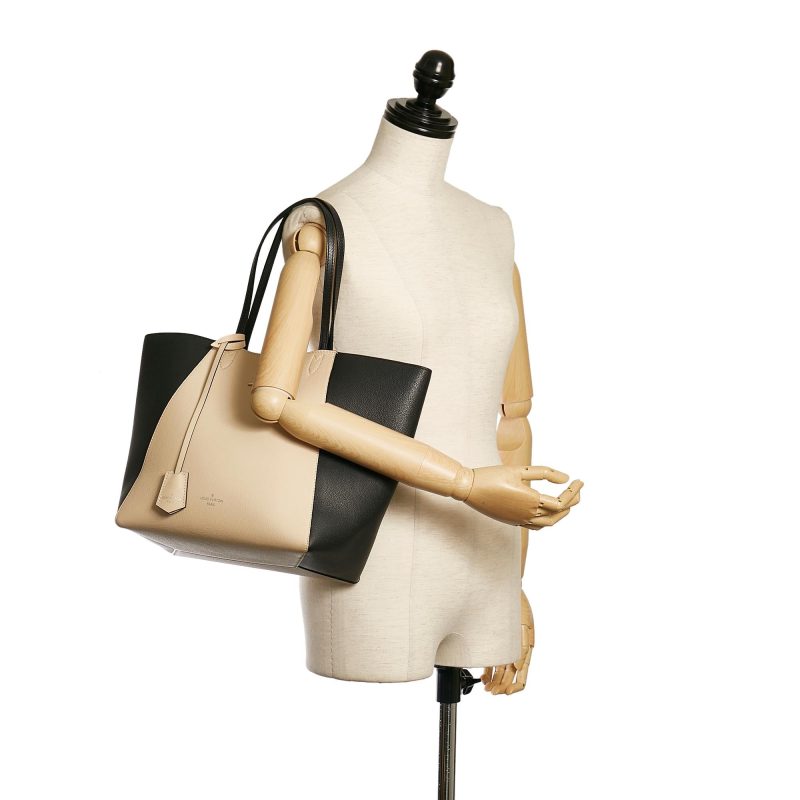 Louis Vuitton LockMe Cabas (SHG-34203) - Image 4