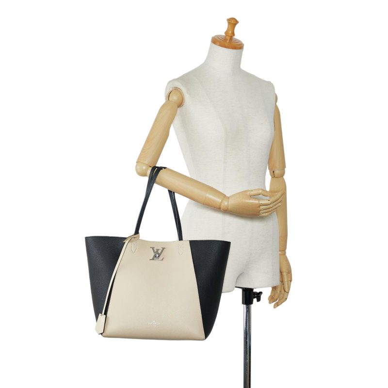 Louis Vuitton LockMe Cabas (SHG-PlK63k) - Image 4