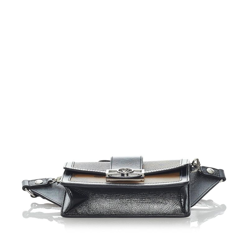 Louis Vuitton Monogram Giant Reverse Dauphine Bumbag (SHG-AHSvLI) - Image 3