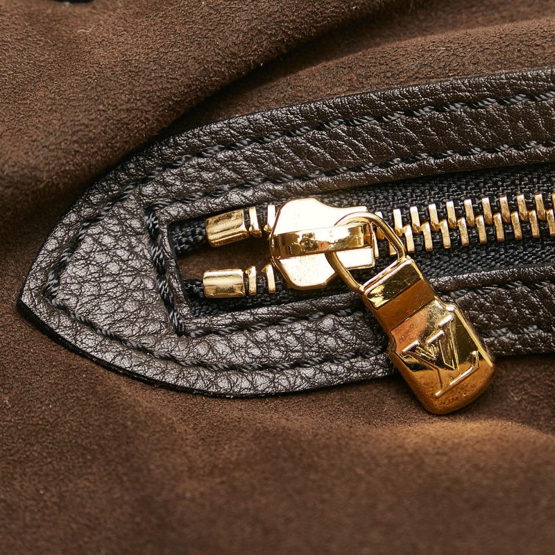 Louis Vuitton Monogram Mahina L (SHG-37002) - Image 8