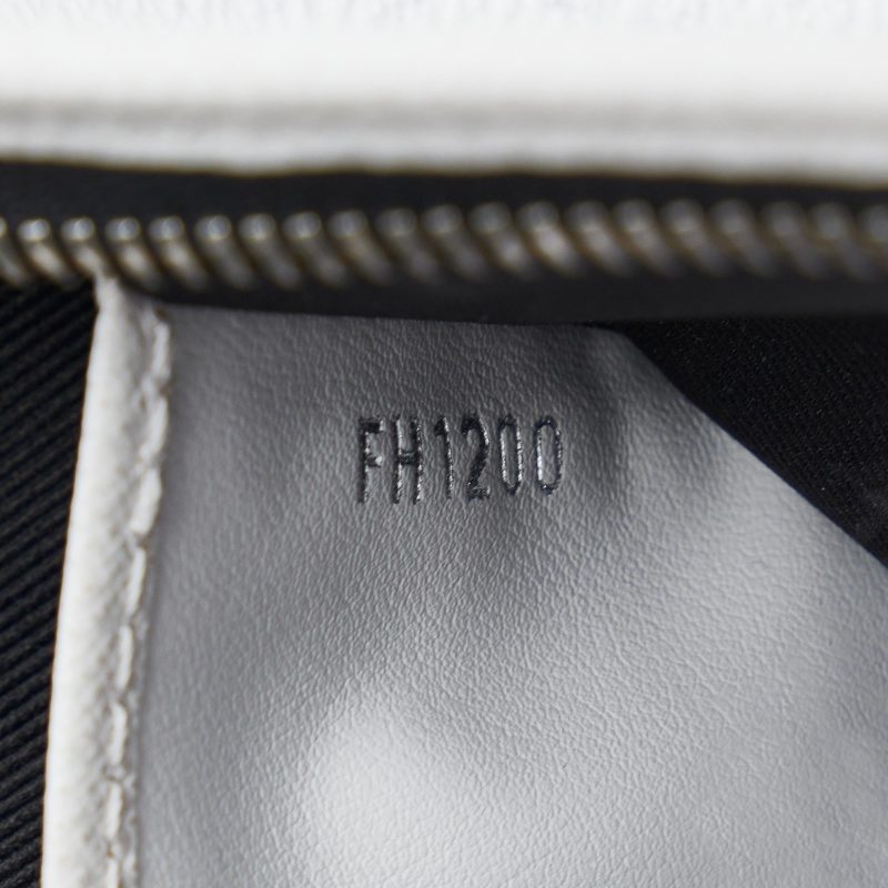 Louis Vuitton Monogram Taigarama Pochette Voyage MM (SHG-XGxVo6) - Image 7