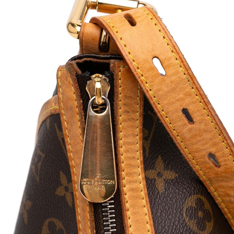 Louis Vuitton Monogram Tulum GM (SHG-OiL40M) - Image 10