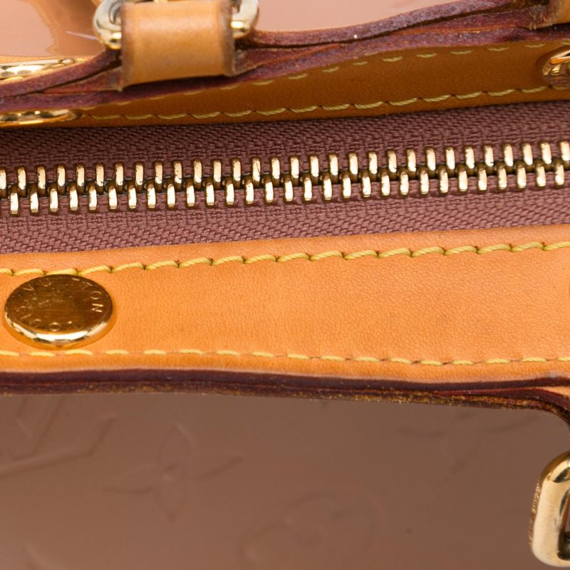 Louis Vuitton Monogram Vernis Brea MM (SHG-HJvMAH) - Image 9
