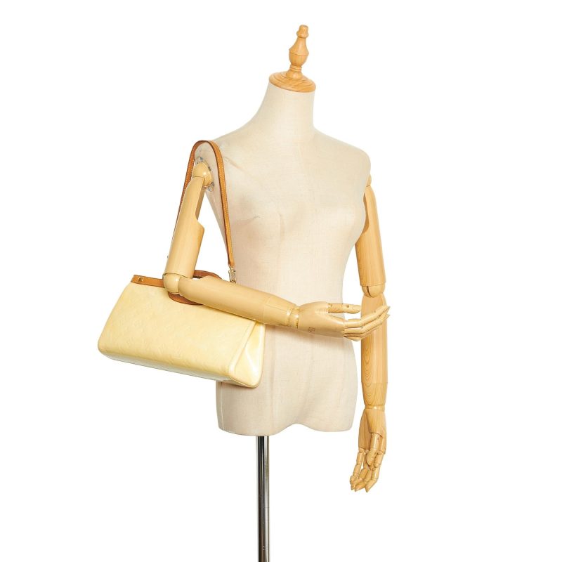 Louis Vuitton Monogram Vernis Roxbury Drive (SHG-bQkZmm) - Image 8