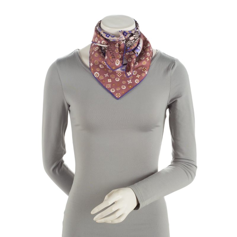Louis Vuitton Silk Monogram Lily 70cm Scarf (SHF-Lfy5rp) - Image 2