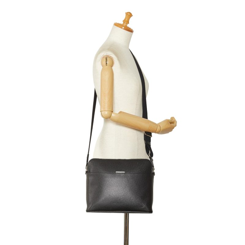 Louis Vuitton Taiga Anton Messenger PM (SHG-QmN9Ao) - Image 4
